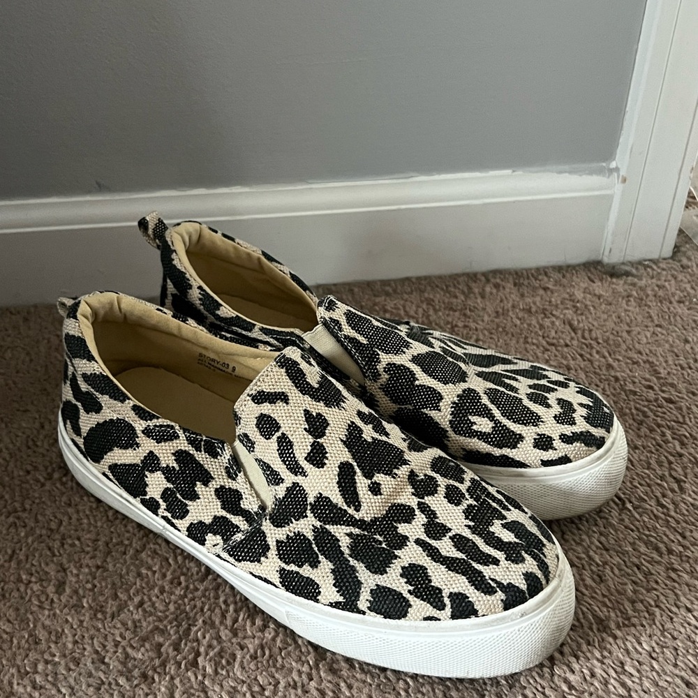 BAMBOO Animal Print Slip-On Shoes